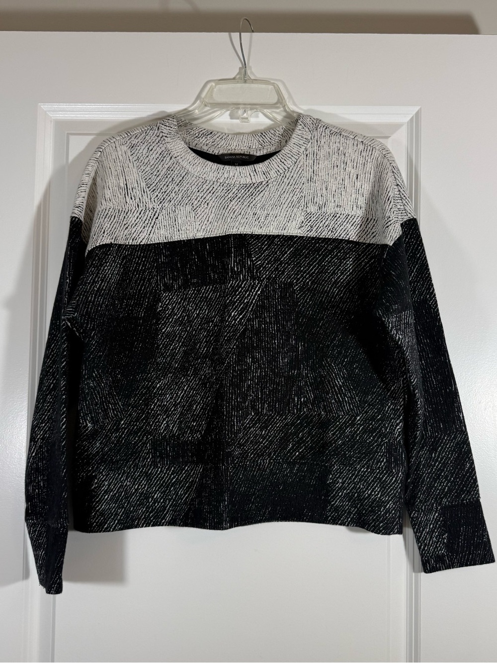 Banana Republic Women’s Medium Black Gray Colorblock Textured Sweater